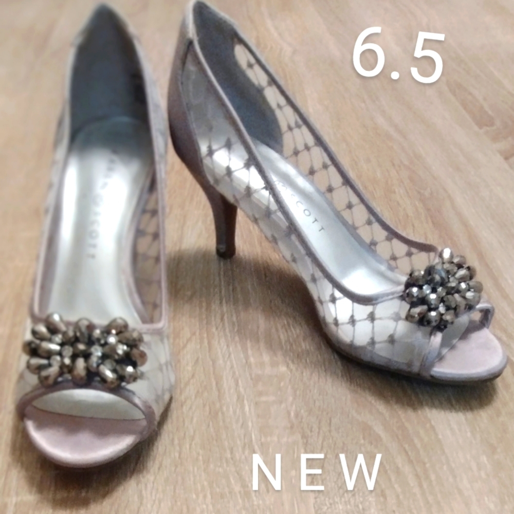KAREN SCOTT Elegant Peep-Toe Heels with Embellishments
